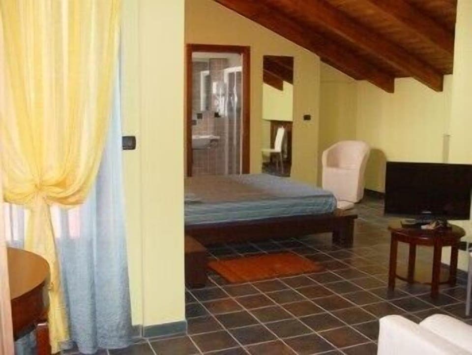 Suite for 4 Breakfast Included | Desk, soundproofing, free WiFi