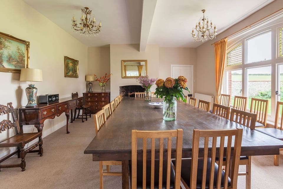 Dining Room to seat up to 20