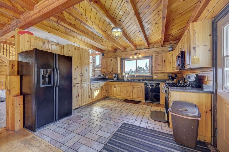 Fully stocked kitchen of cabin #1