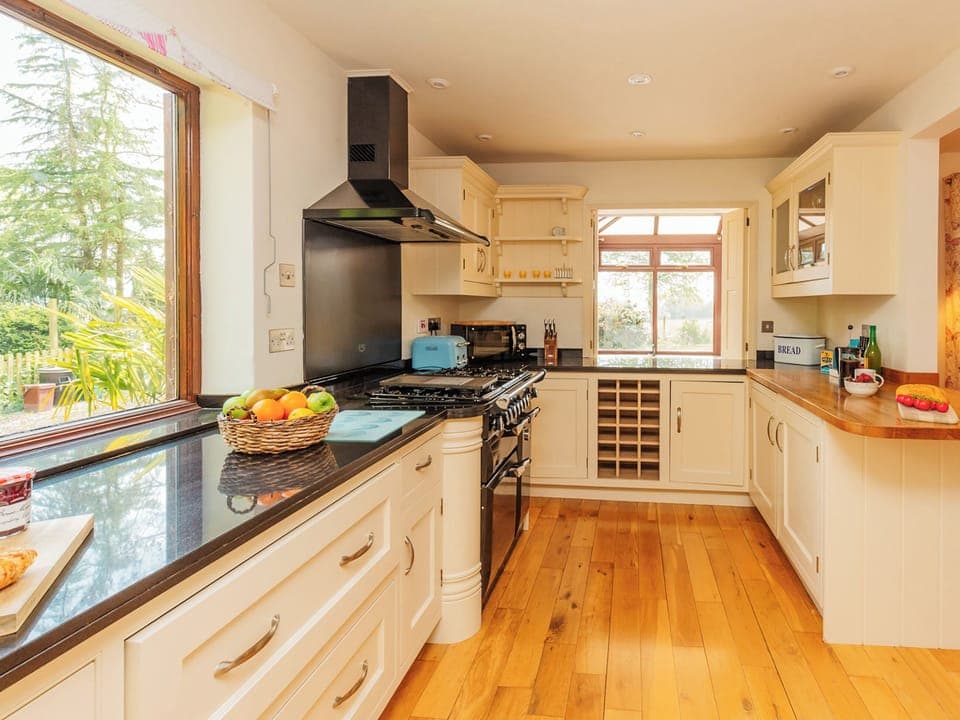 Well equipped kitchen | Wagtails, Langford Budville, near Wellington