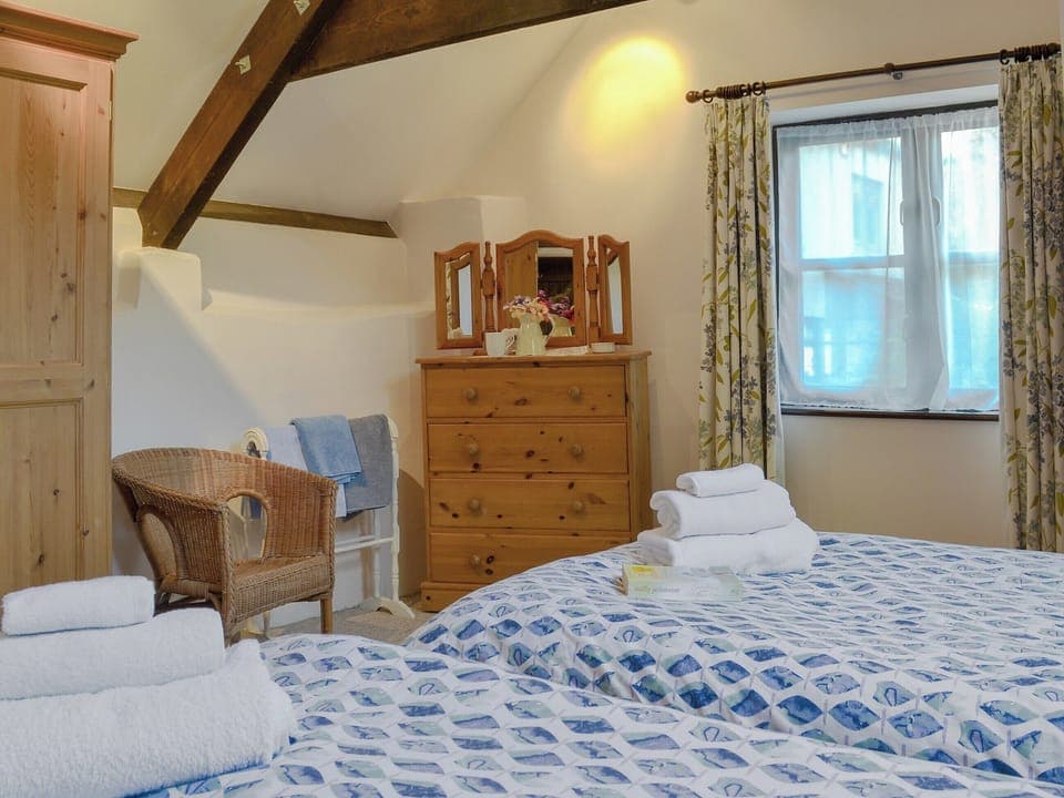 Light and airy twin bedroom | Clematis Cottage, Derriton, near Holsworthy