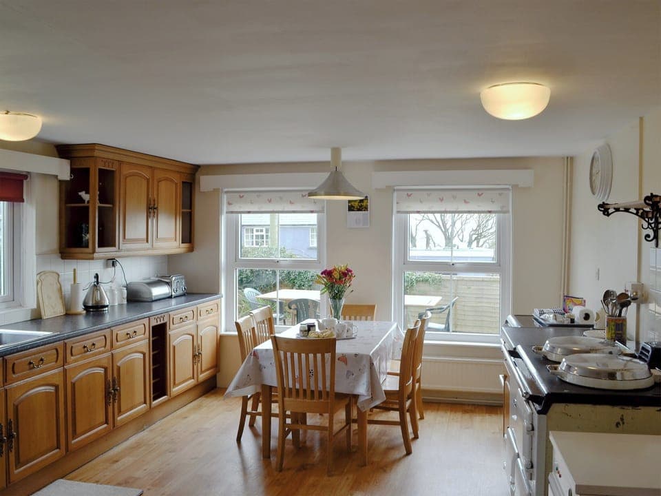 Well equipped kitchen/ dining room | Middleton Hall, Rhossilli, near Swansea