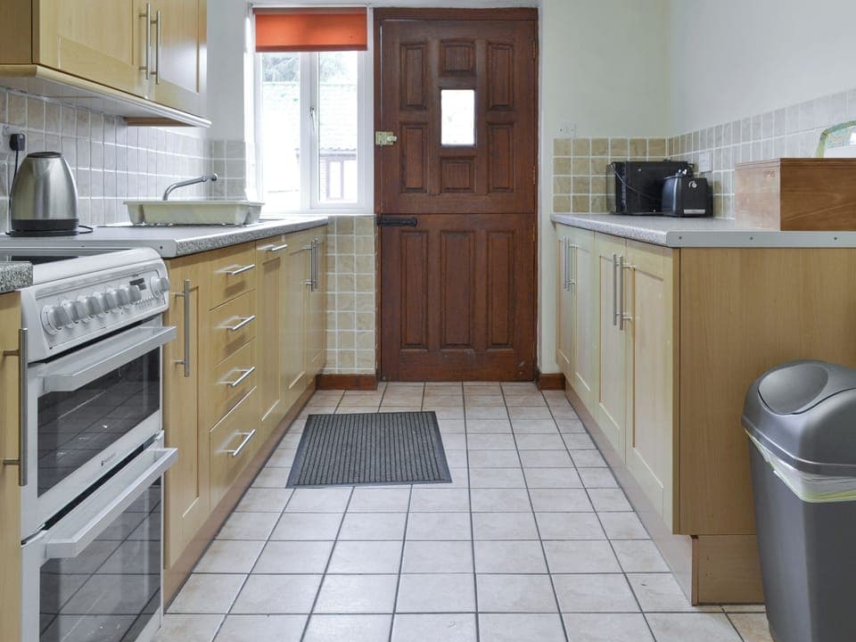 Fully appointed fitted kitchen | Stable Cottage 6 - Moor Farm Stable Cottages, Foxley, near Fakenham