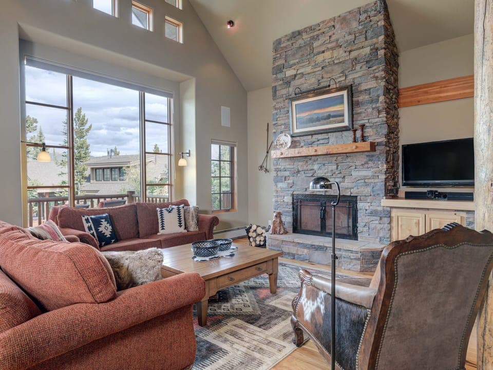 MMH 4 Mountain Home, Living