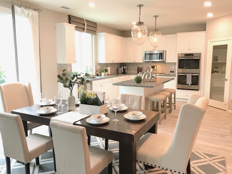 Beautiful Modern kitchen for all your favorite recipes!