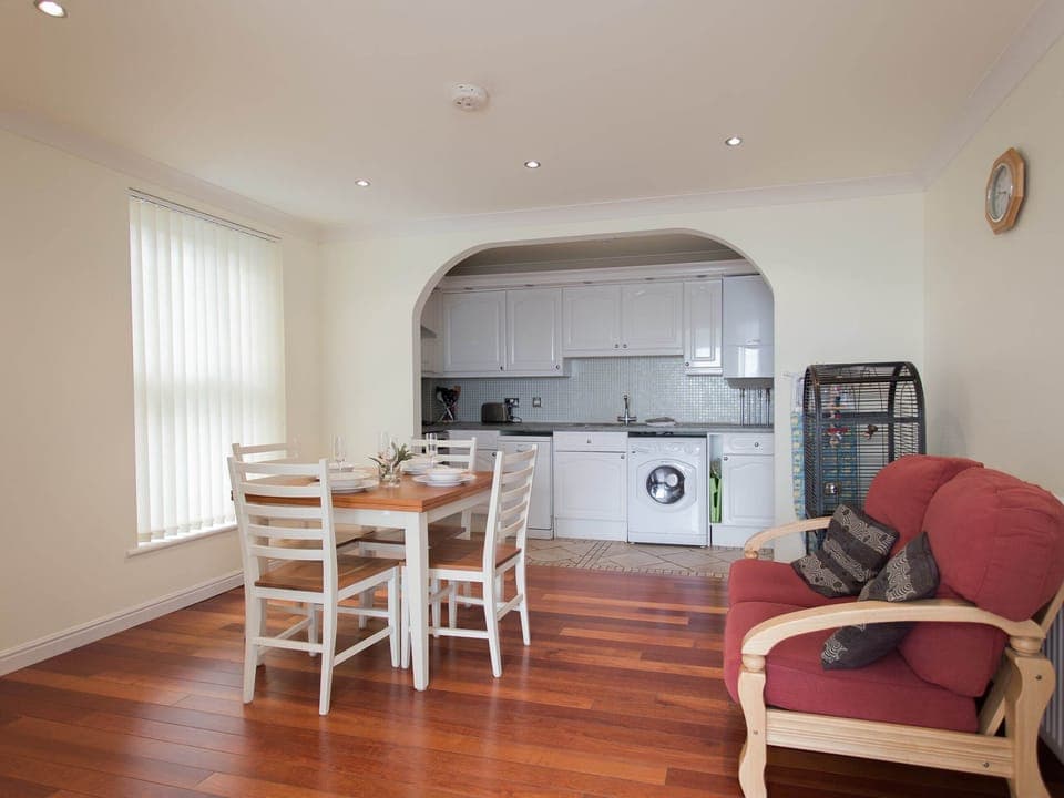 Open plan living space | 7 The Priory, Shanklin