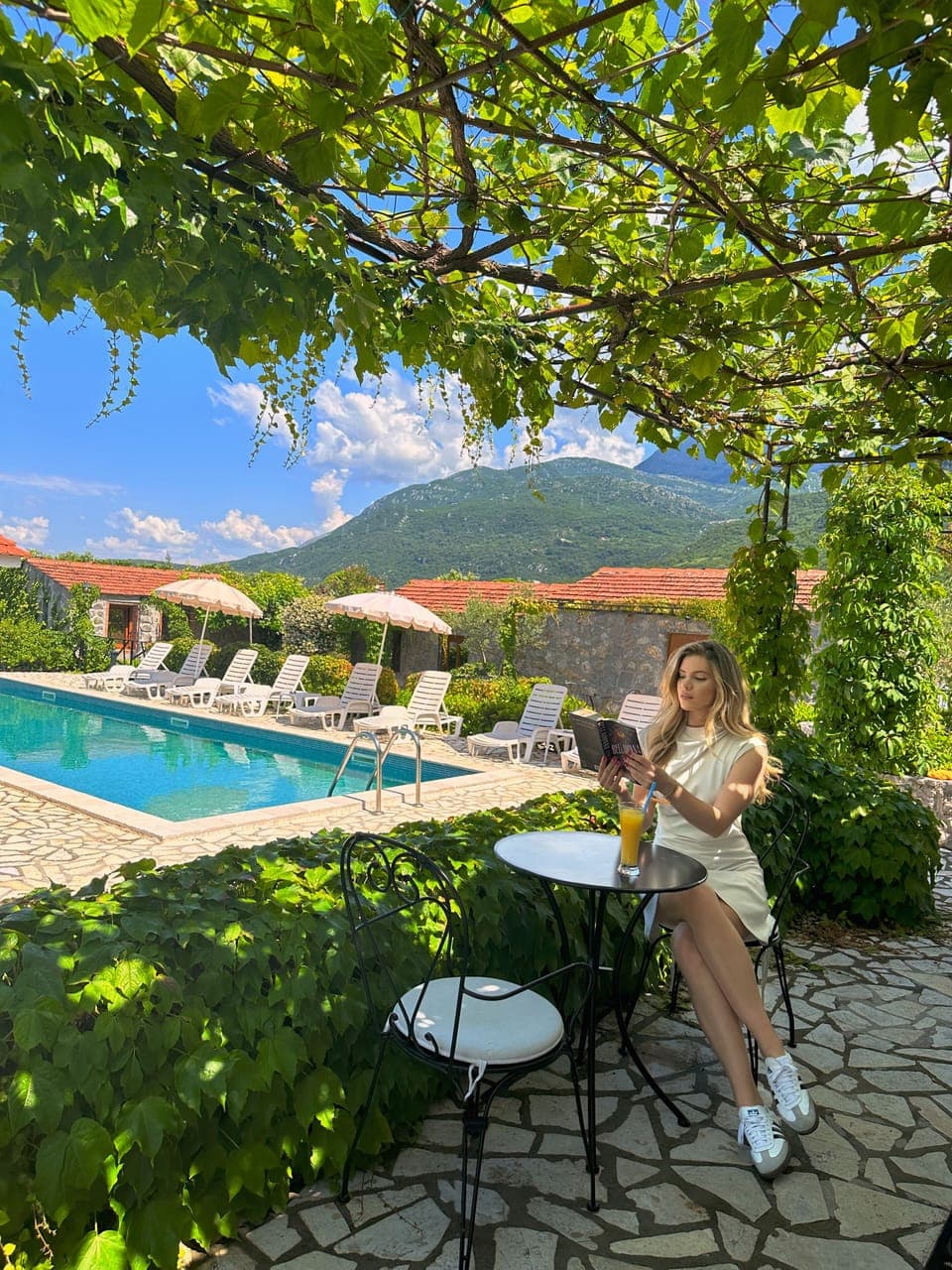 Outdoor pool, free cabanas, pool umbrellas