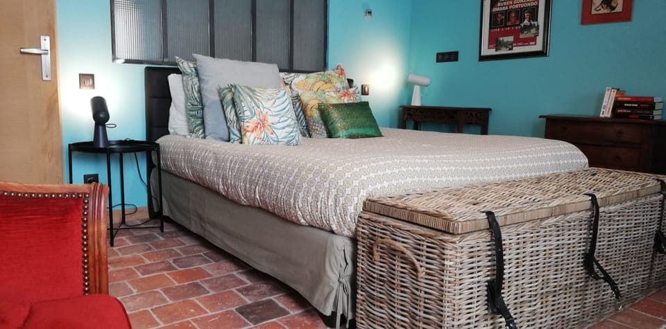 Family Duplex, 2 Bedrooms, Non Smoking, Garden View (Le Duplex) | Individually decorated, individually furnished, blackout drapes