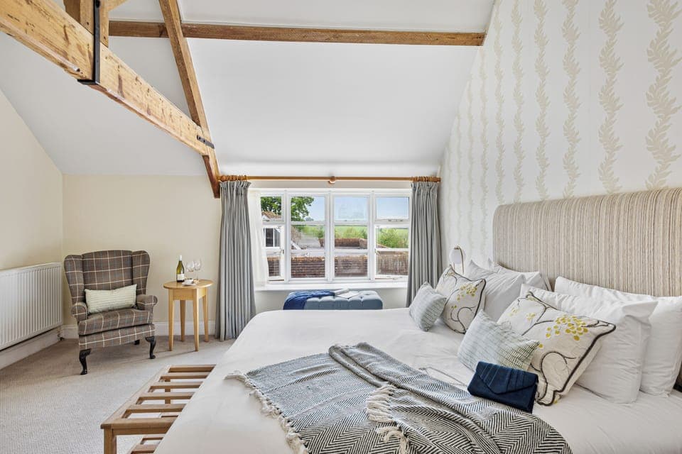 Estate Superior | In-room safe, individually decorated, individually furnished, desk