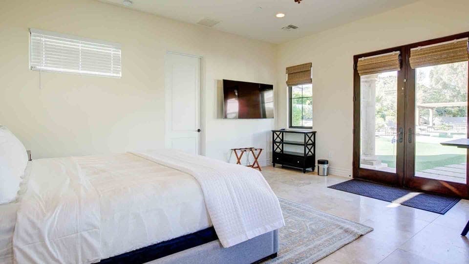 Guest House (Bedroom 8) (king bed, crib, and private bathroom)