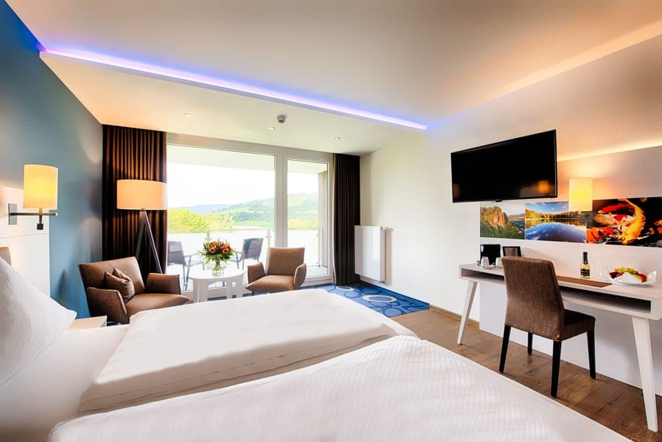 Deluxe Double Room, 1 King Bed, Refrigerator, Lake View | Premium bedding, in-room safe, individually decorated