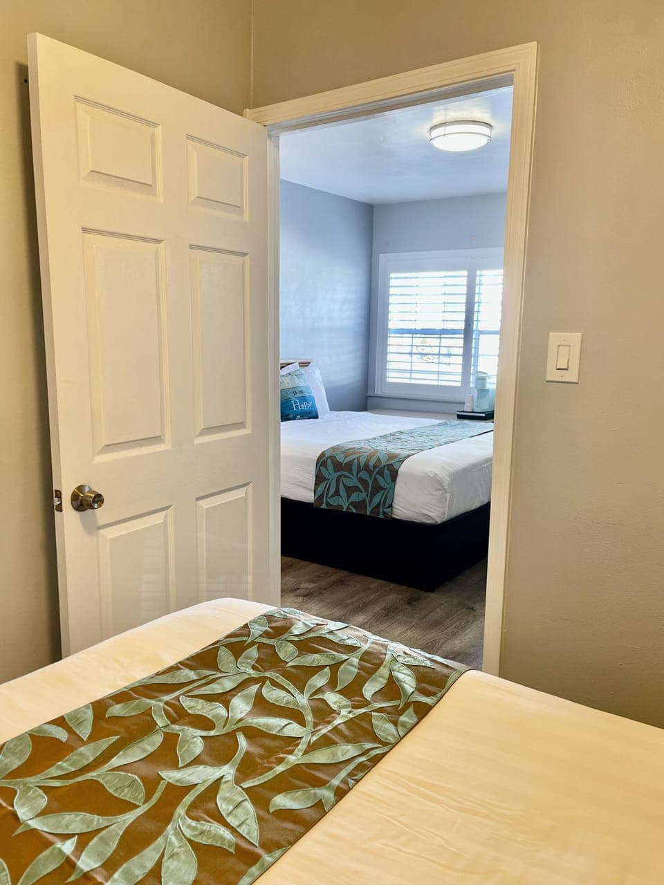 Family Room, Multiple Beds, Non Smoking | Bathroom | Shower, free toiletries, hair dryer, towels