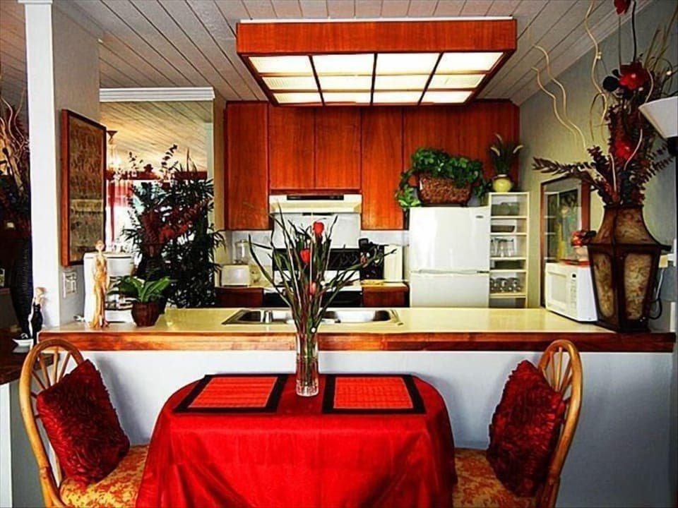 Condo, 1 King Bed with Sofa bed (Kona Reef D32) | Dining