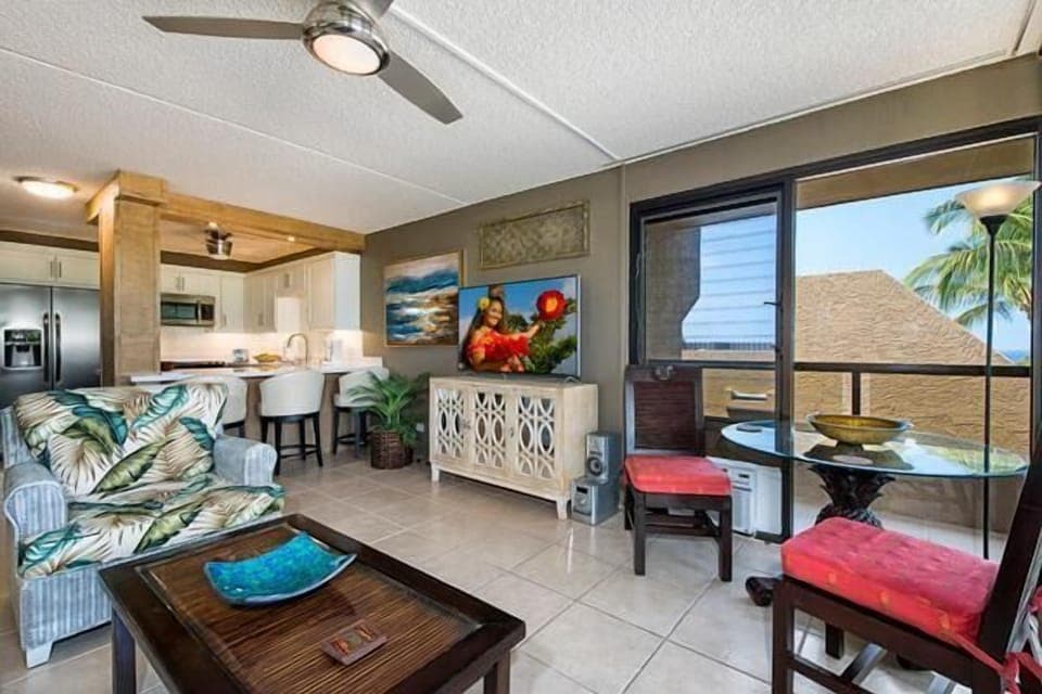 Condo, 1 Queen Bed with Sofa bed (Kona Pacific B409) | Living area