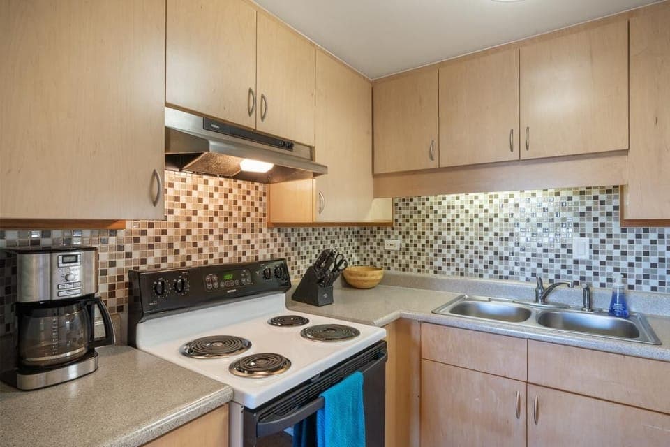 Condo, 1 Queen Bed with Sofa bed (Kona Plaza#217) | Private kitchen | Fridge, microwave, oven, stovetop