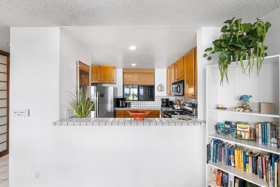 Condo, Multiple Beds, Ocean View (Keauhou Kona Surf & Racquet Club #3-1) | Private kitchen | Full-size fridge, microwave, oven, dishwasher