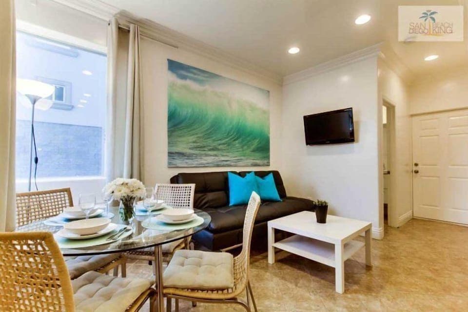 Surf Stars Studio Living Room with adjustable Plasma TV - full Euro Lounger couch