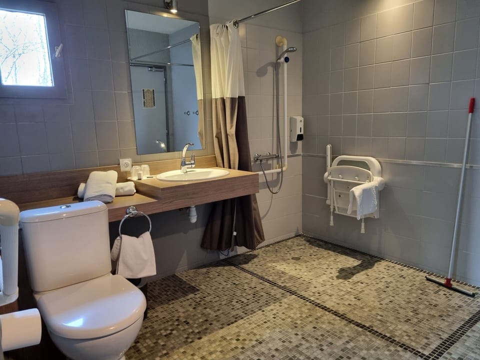 Room, Accessible, Non Smoking | Individually decorated, individually furnished, desk, soundproofing