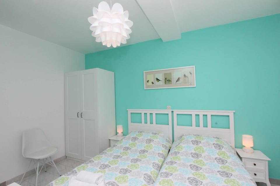 Twin Room, Balcony | 1 bedroom, iron/ironing board, free WiFi, bed sheets