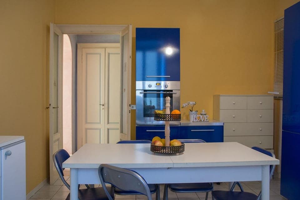 Apartment, 1 Bedroom, Lake View | In-room dining