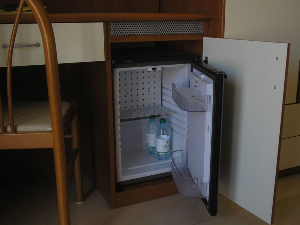Standard Room | Mini-refrigerator