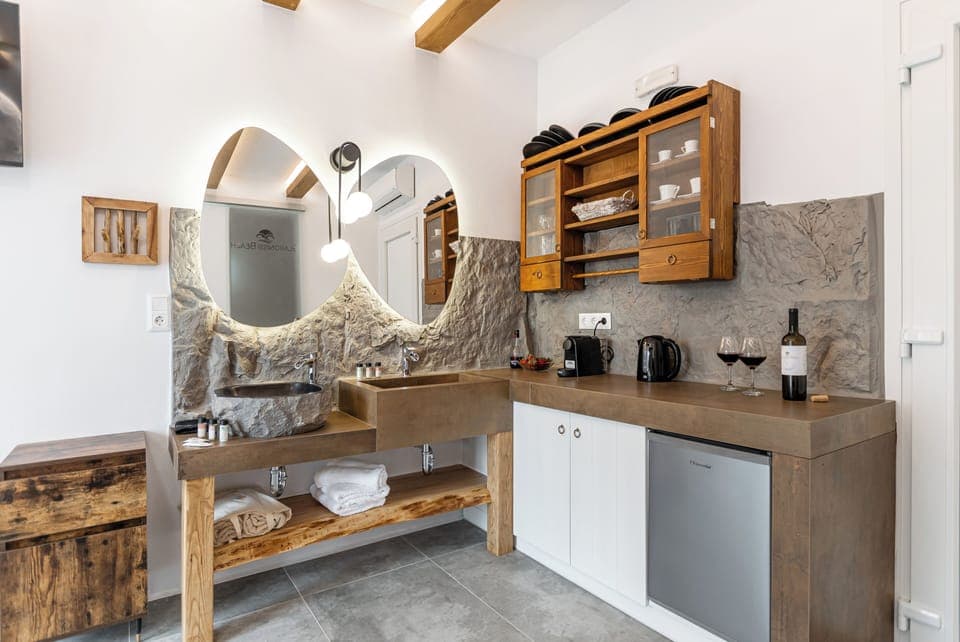 Executive Apartment Garden & Sea view | Premium bedding, Select Comfort beds, in-room safe