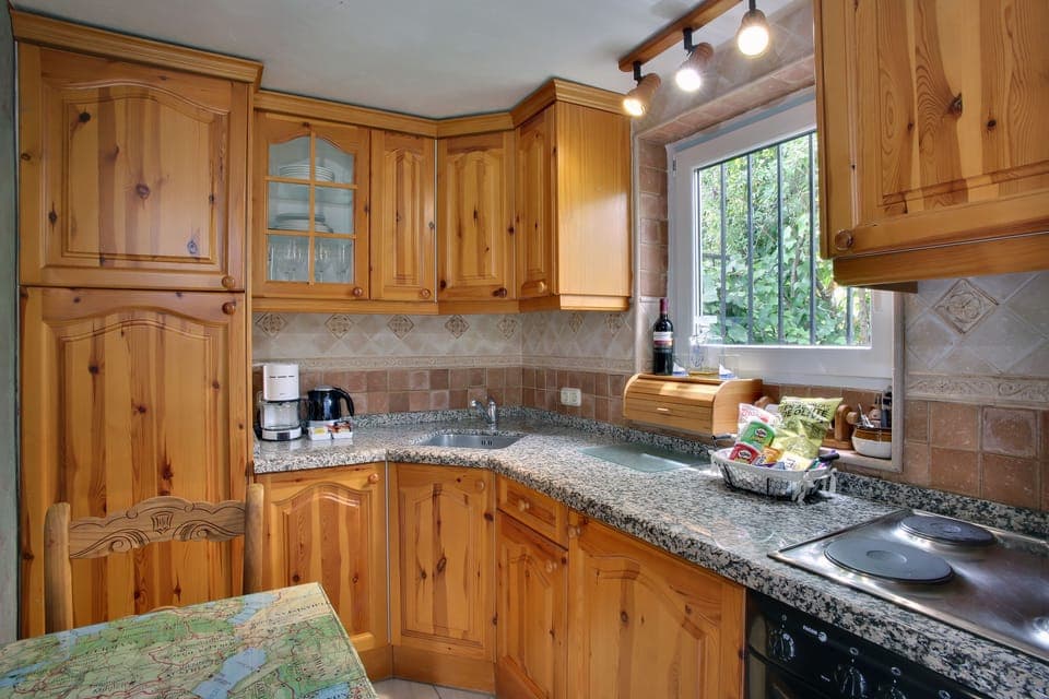 Studio, Pool View | Private kitchen | Mini-fridge, espresso maker, coffee/tea maker, electric kettle