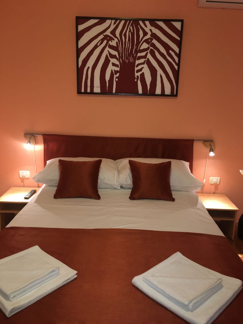 Family Room | Iron/ironing board, bed sheets