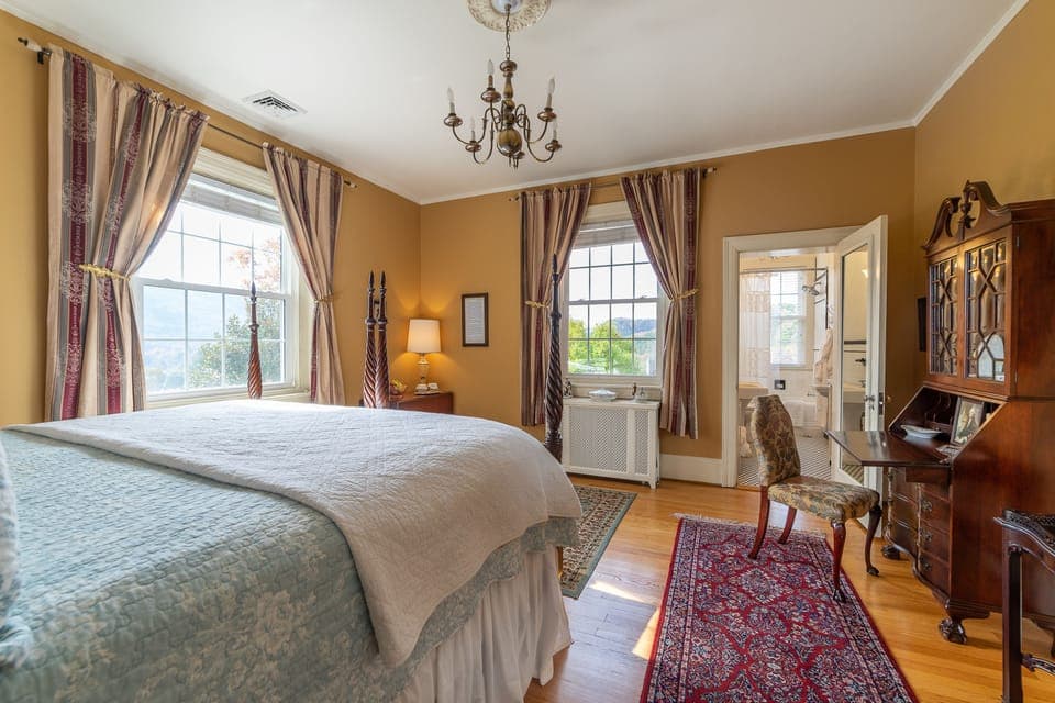The Martha Washington Room | Iron/ironing board, free WiFi, bed sheets