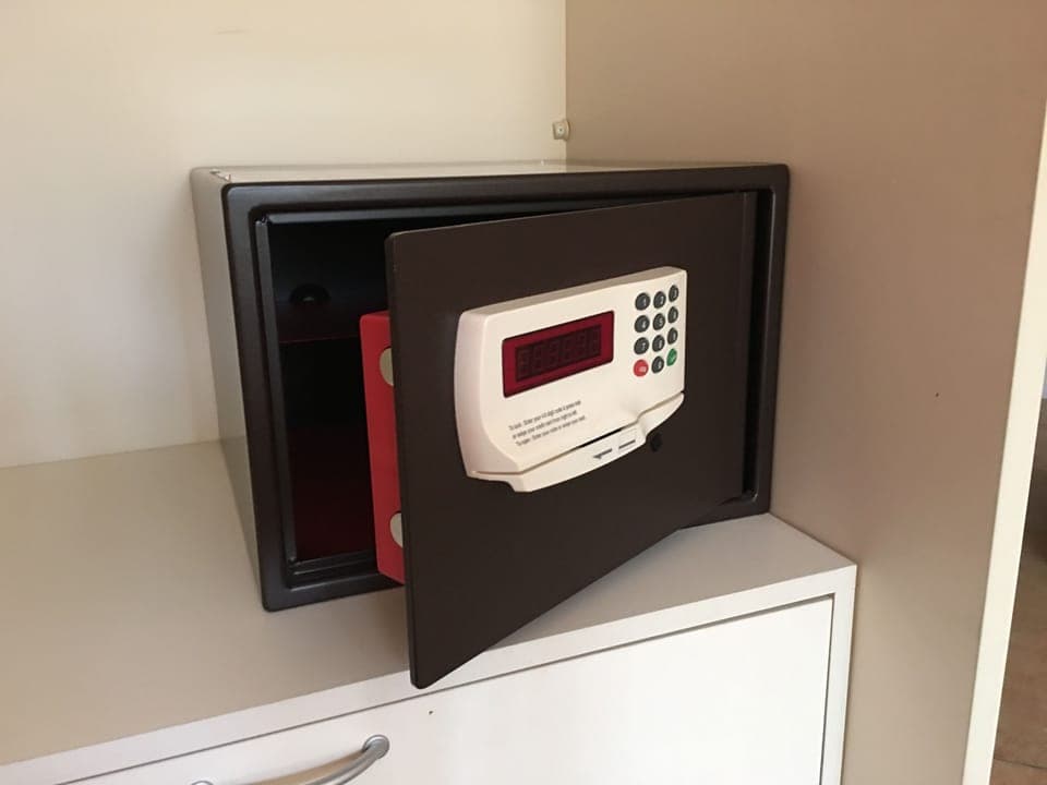 Apartment, 1 Bedroom, Kitchen, Lake View | Safe