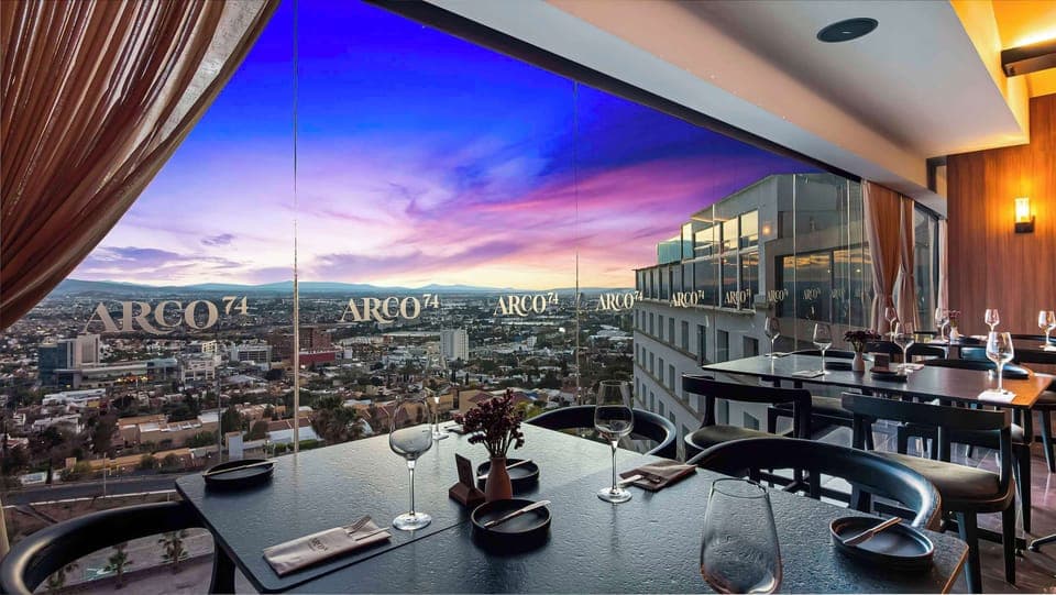 2 restaurants, breakfast served