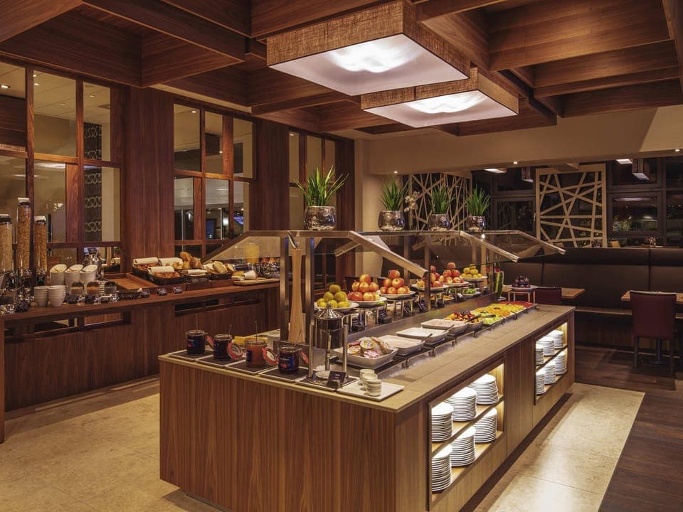 Lunch and dinner served