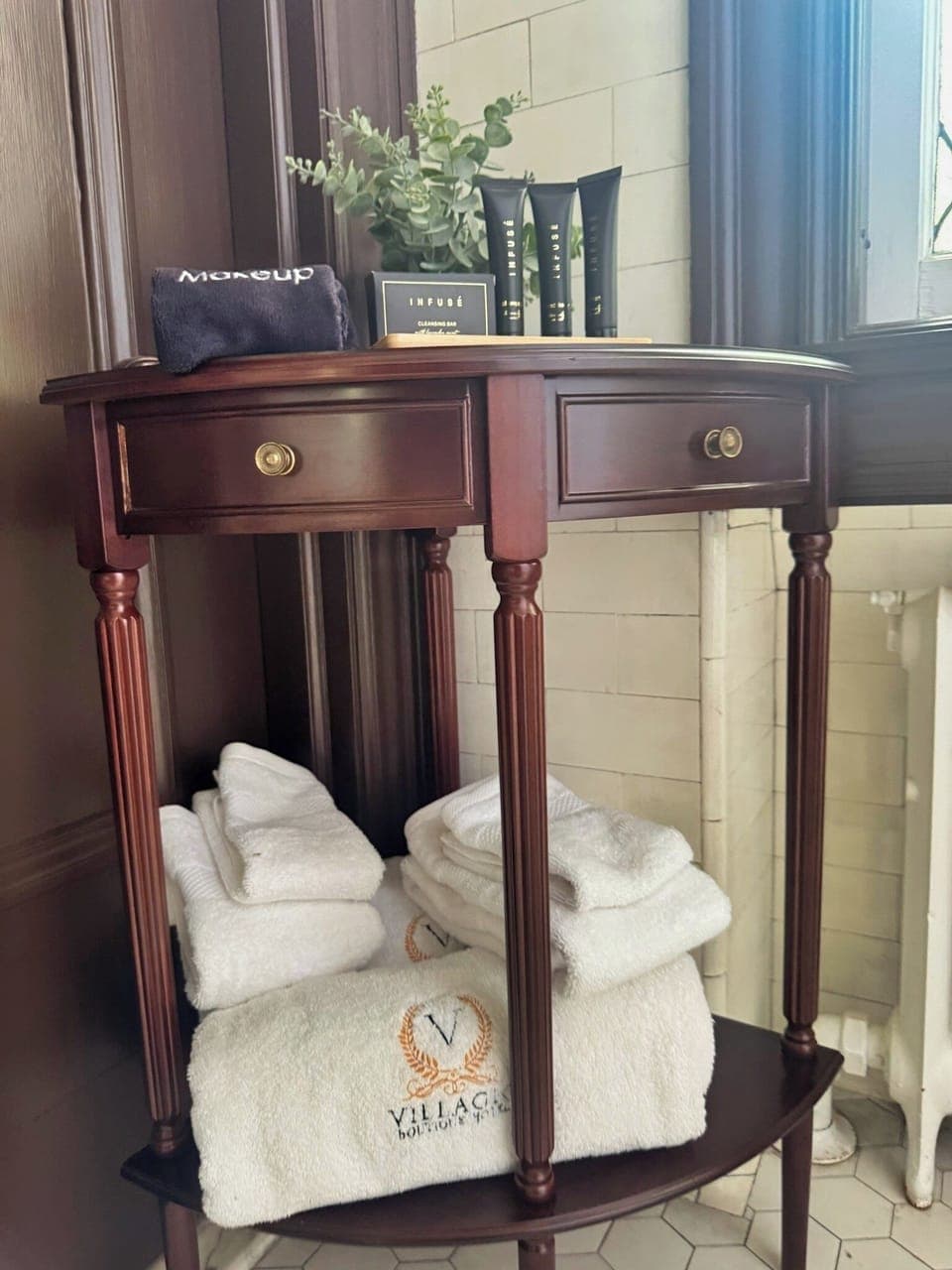 Double Room, 1 King Bed, Courtyard View | Bathroom | Hair dryer, towels, soap, shampoo