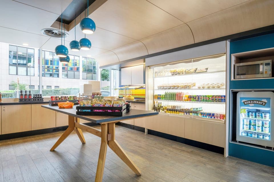 Daily continental breakfast (EUR 19 per person)