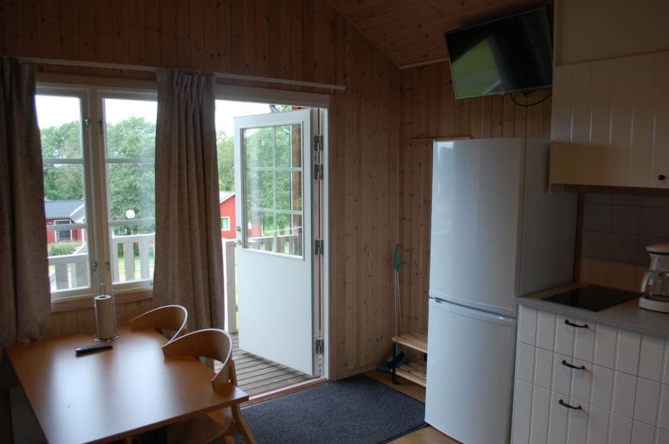 Cottage (4 Beds) | Private kitchen | Fridge, microwave, stovetop, dishwasher