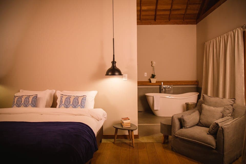 Chalé Premium | 1 bedroom, minibar, desk, bed sheets