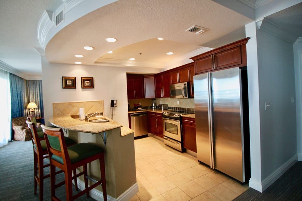Large furnished kitchen with Viking appliances