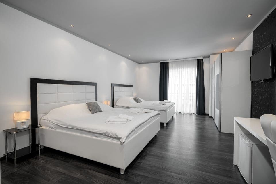 Superior Suite (5 person) | In-room safe, desk, laptop workspace, free WiFi