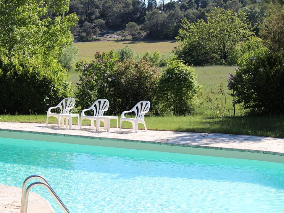 the pool, surrounded by a wonderful and quiet countryside