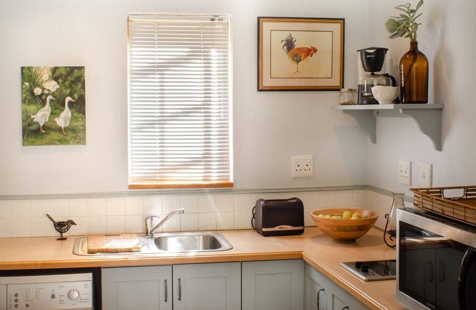 Garden Suite | Private kitchen | Full-size fridge, microwave, oven, stovetop