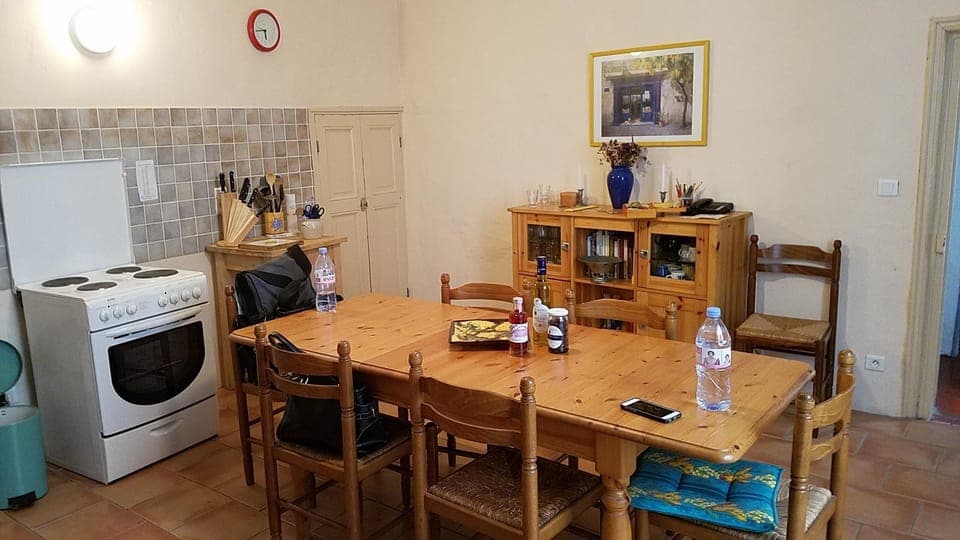 Kitchen across from livingroom