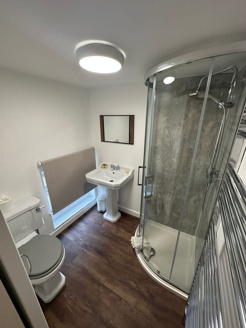 Superior Room | Bathroom | Shower, hair dryer, towels