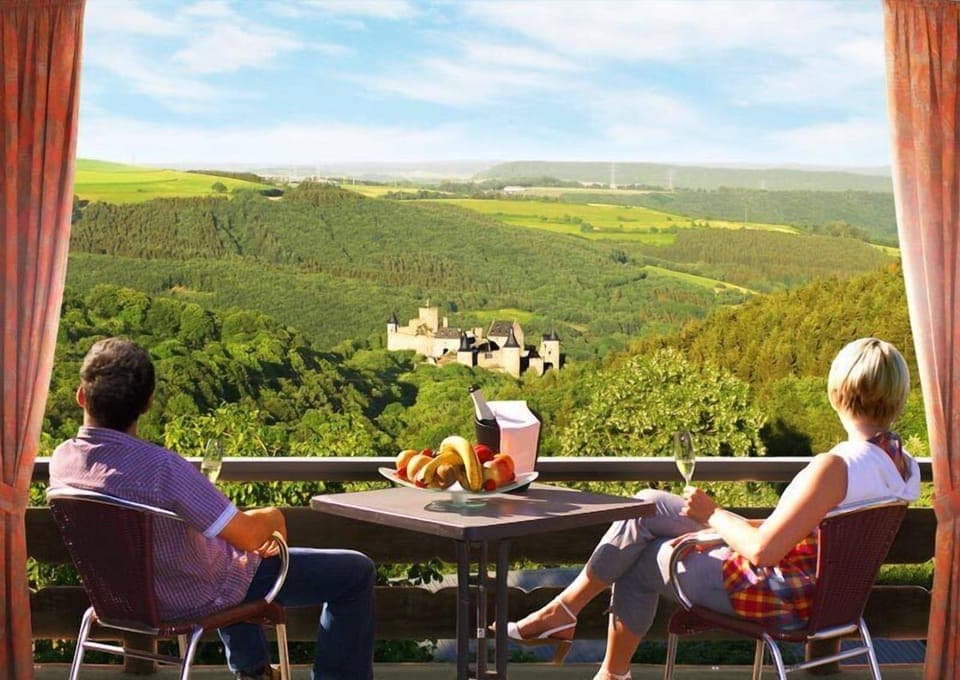 Hypo-allergenic bedding, in-room safe, desk, blackout drapes