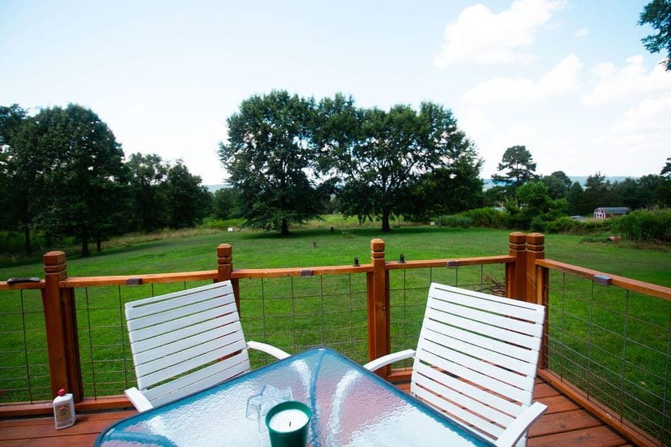 Front porch / LARGE front yard