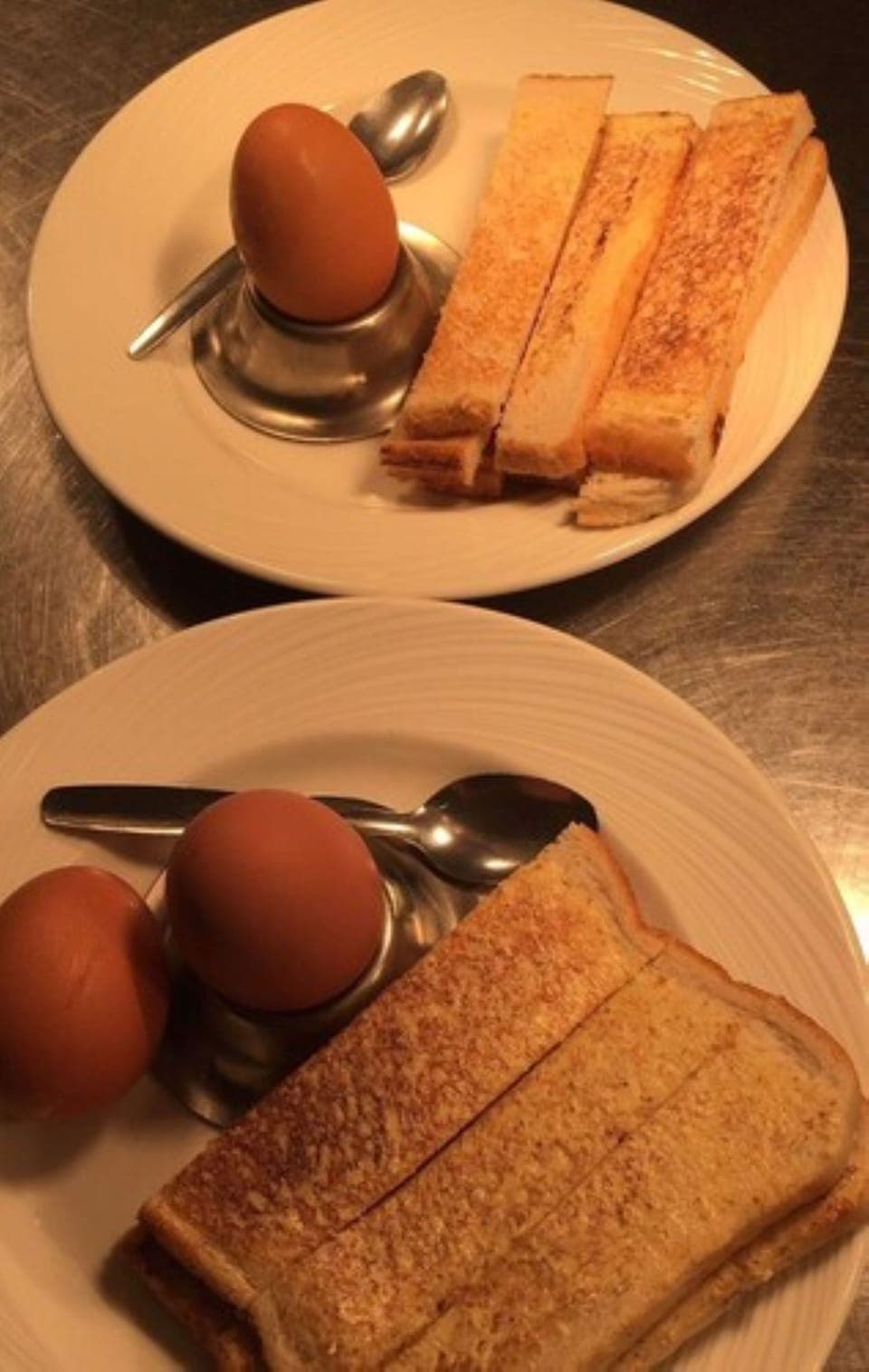 Daily English breakfast (GBP 10.00 per person)