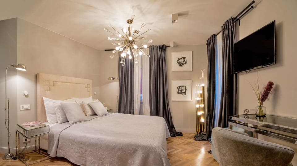 Design Room | Egyptian cotton sheets, premium bedding, memory foam beds, in-room safe