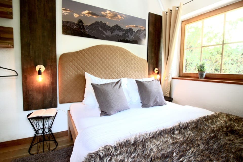 Apartment, 2 Bedrooms, Ground Floor | Individually decorated, individually furnished, desk