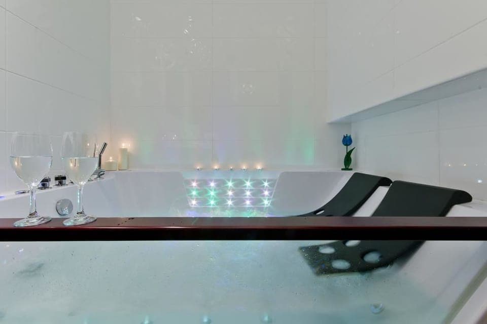 Apartment | Jetted tub