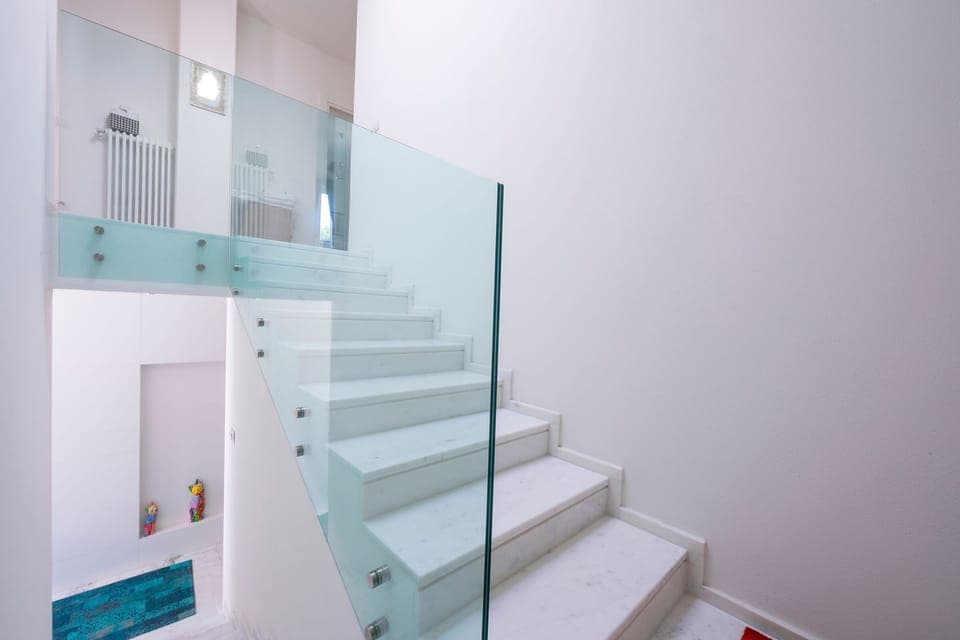 Stairs to the first floor night area with a magnificent crystal rail