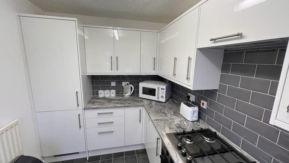 House, Multiple Beds | Private kitchen | Fridge, microwave, oven, stovetop